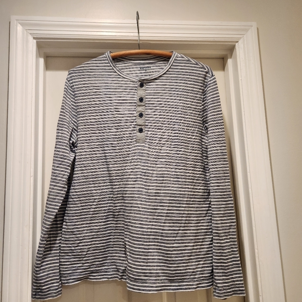 Express Mens Henly Size Medium